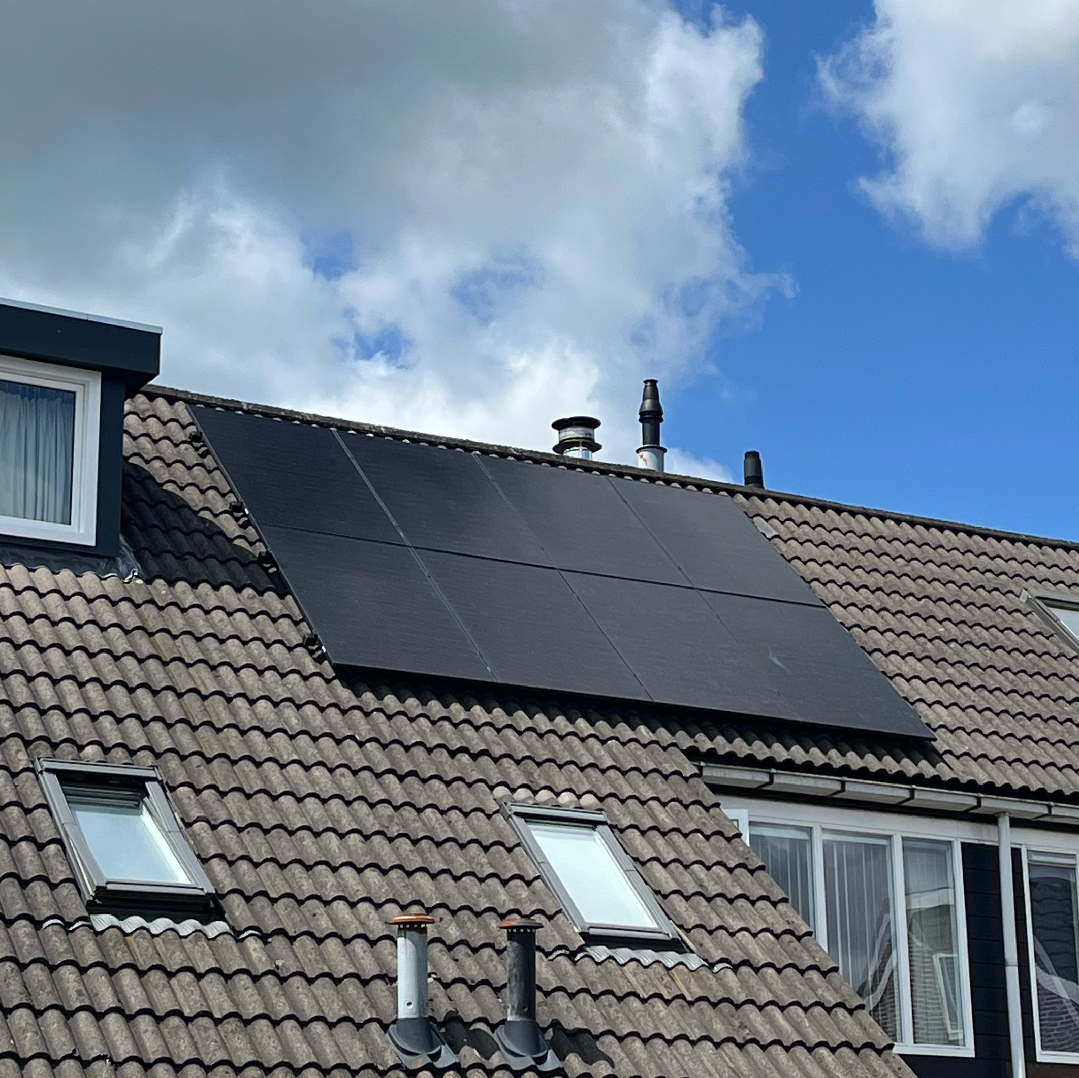 jinko-zonnepanelen-professionele-installlatie